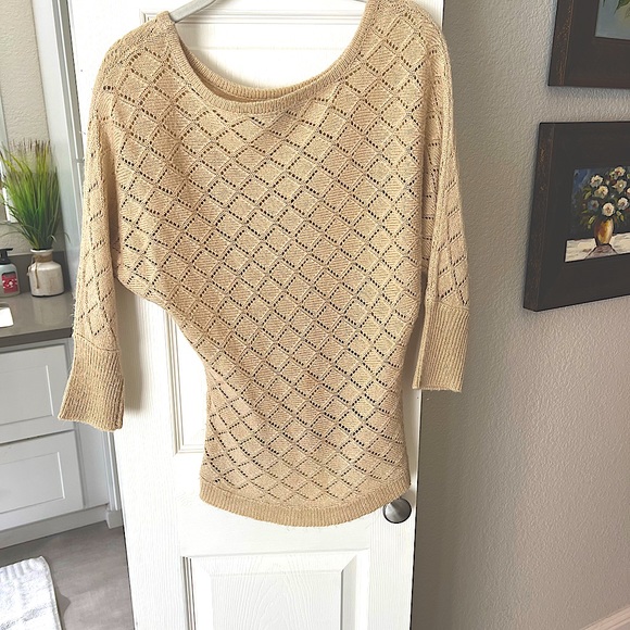 Light brown crochet pattern sweater - Picture 2 of 3
